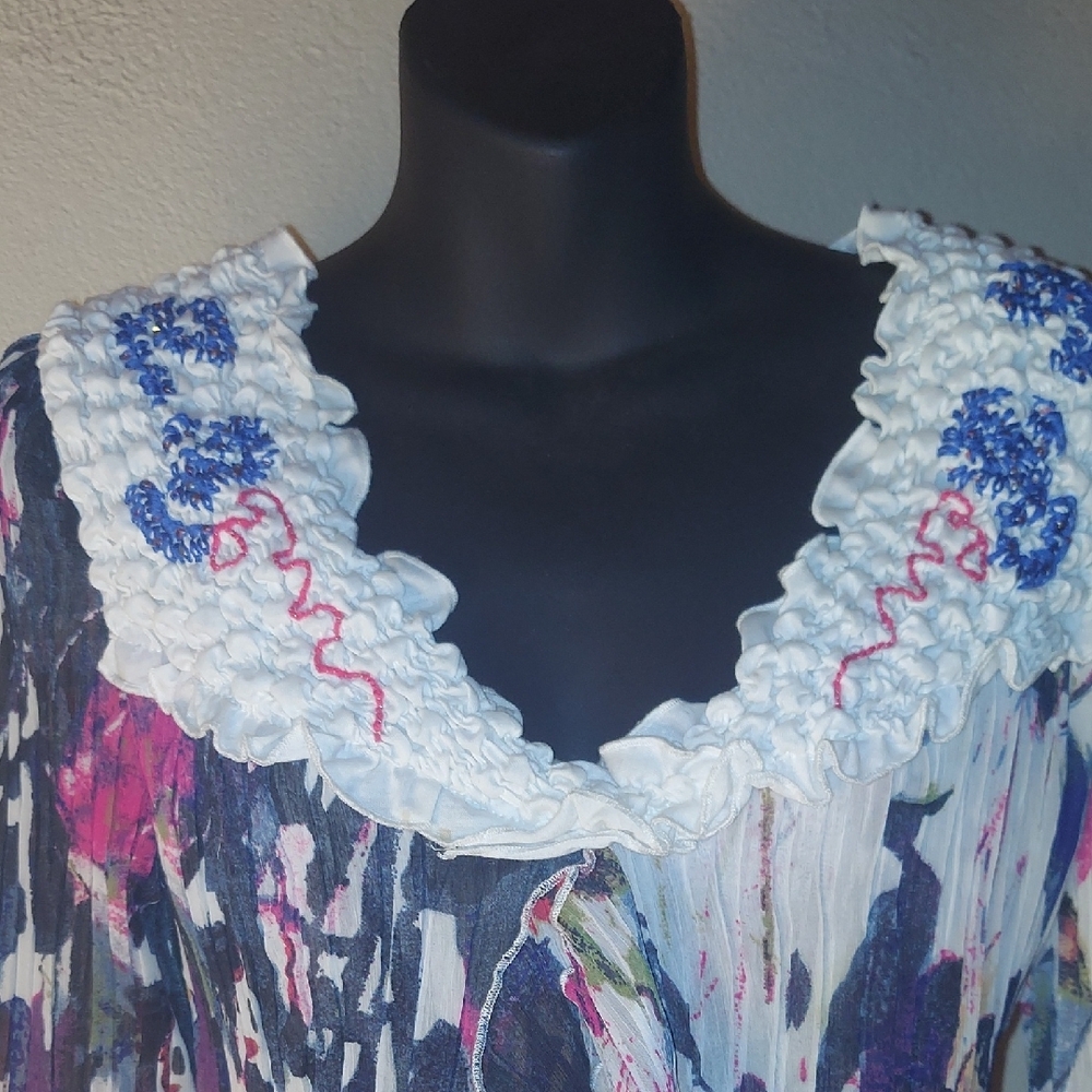 Floral Ruffled Women's Top - Picture 2 of 4